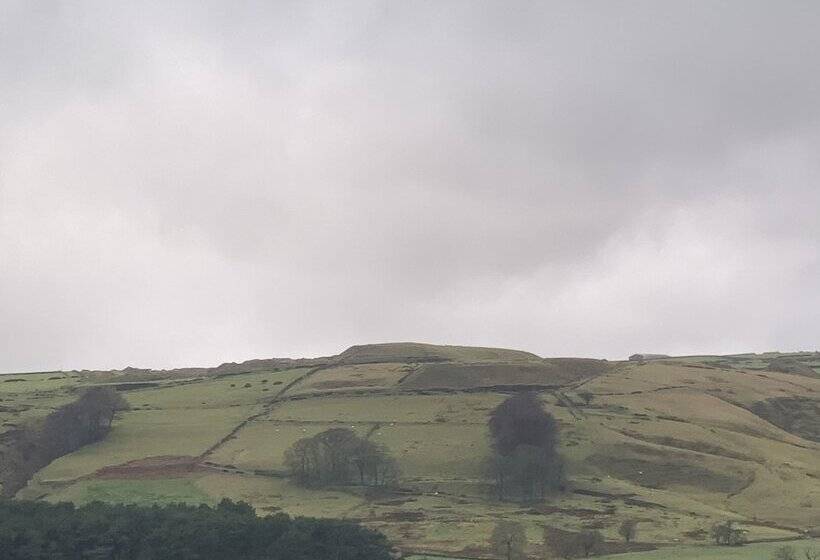 Stunning 1 Bed Cottage In Halifax