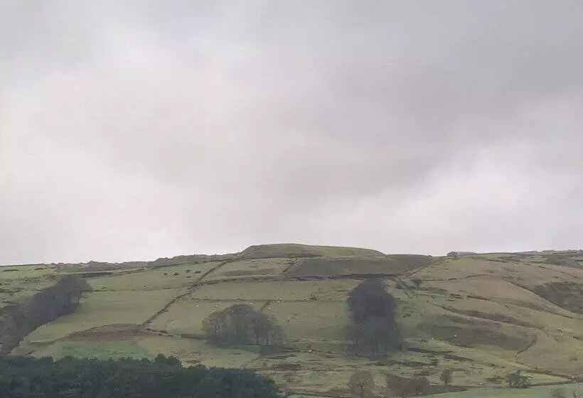 Stunning 1 Bed Cottage In Halifax