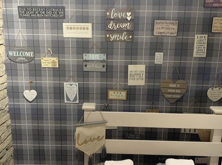 Stunning 1 Bed Cottage In Halifax