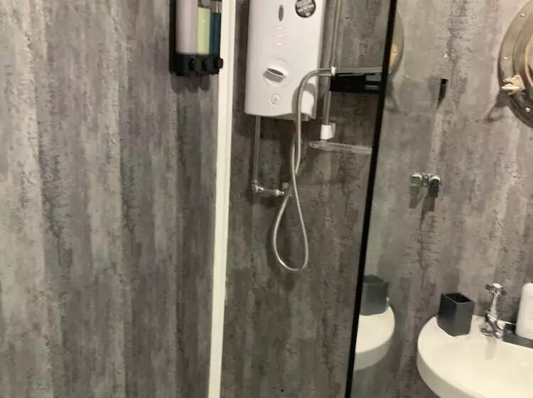 Stunning 1 Bed Cottage In Halifax