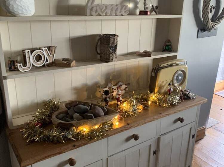 Stunning 1 Bed Cottage In Halifax