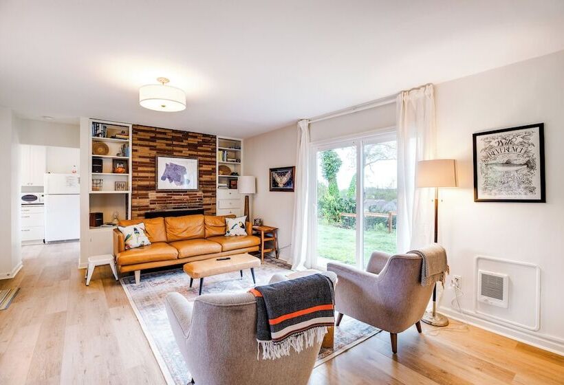 Bay City Retreat ~ 1/2 Mi To Local Beach!