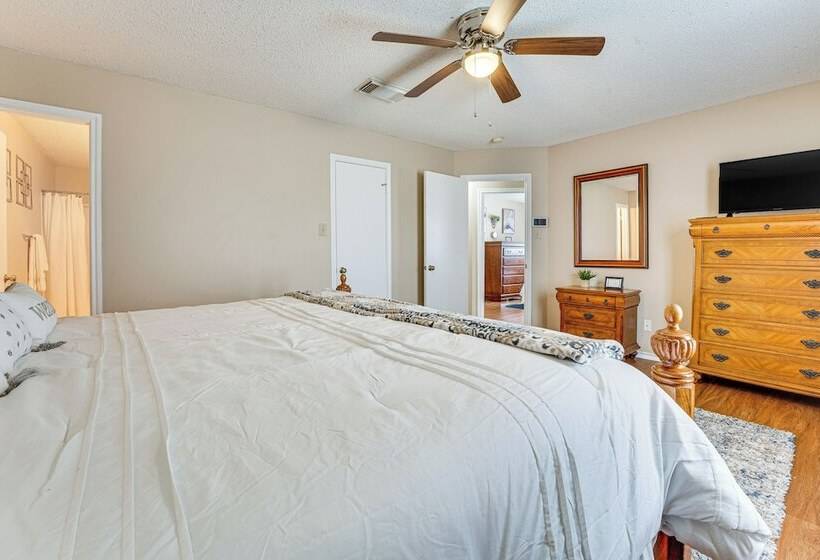 Bright San Antonio Home < 13 Mi To Downtown!