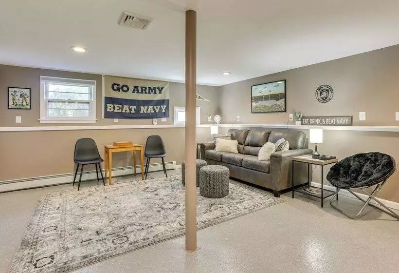 Charming Highland Falls Home < 2 Mi To West Point!