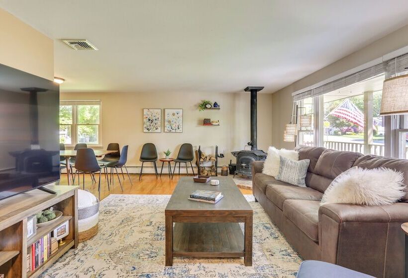 Charming Highland Falls Home < 2 Mi To West Point!