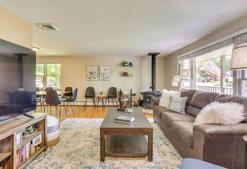 Charming Highland Falls Home < 2 Mi To West Point!