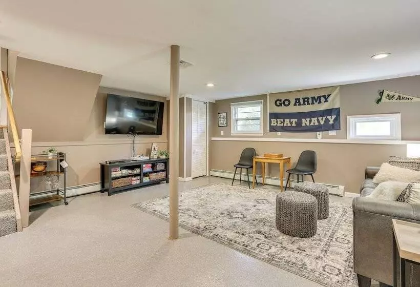 Charming Highland Falls Home < 2 Mi To West Point!