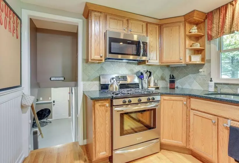 Charming Highland Falls Home < 2 Mi To West Point!