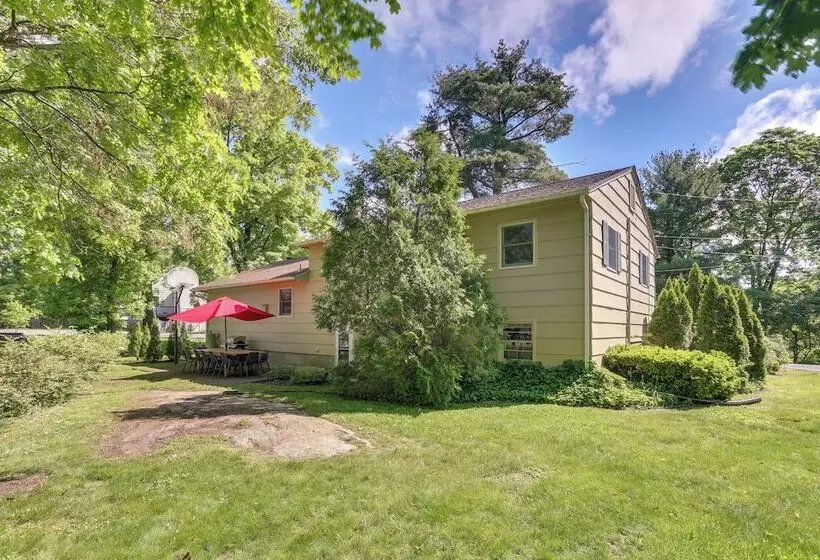 Charming Highland Falls Home < 2 Mi To West Point!