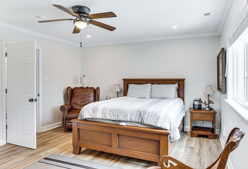 Charming Morehead City Home: 2 Mi To Beach Access