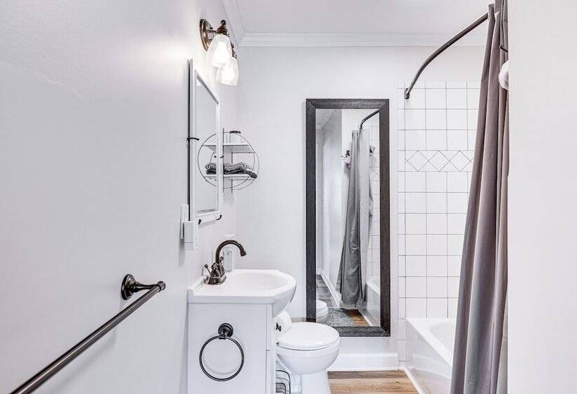 Charming Morehead City Home: 2 Mi To Beach Access