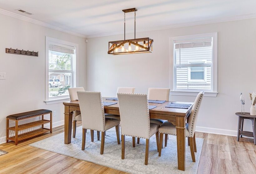 Charming Morehead City Home: 2 Mi To Beach Access