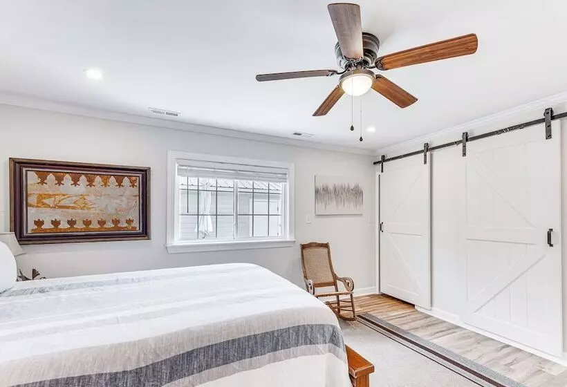 Charming Morehead City Home: 2 Mi To Beach Access