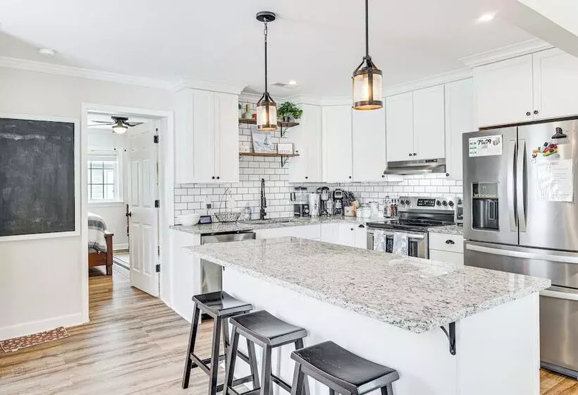 Charming Morehead City Home: 2 Mi To Beach Access