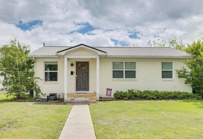 Charming Morehead City Home: 2 Mi To Beach Access