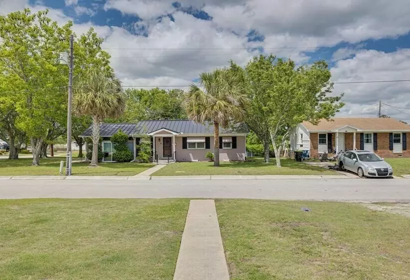 Charming Morehead City Home: 2 Mi To Beach Access