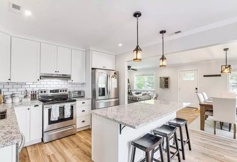 Charming Morehead City Home: 2 Mi To Beach Access