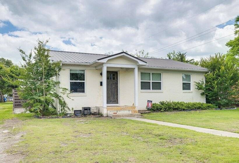 Charming Morehead City Home: 2 Mi To Beach Access