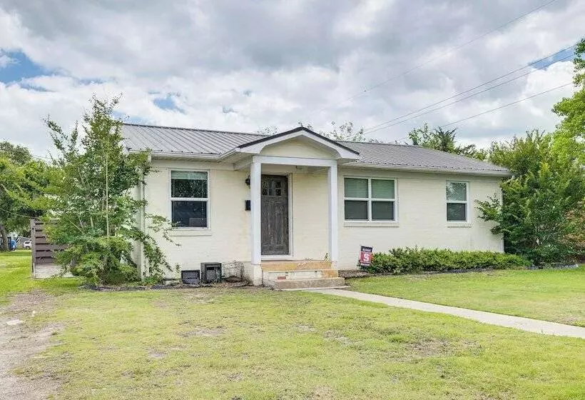 Charming Morehead City Home: 2 Mi To Beach Access