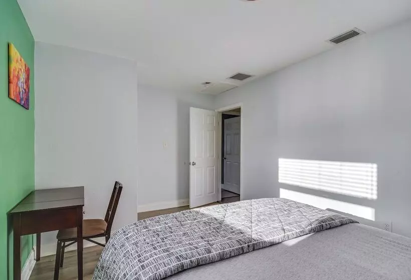 Clearwater Home W/ Fire Pit ~ 5 Mi To Beaches!