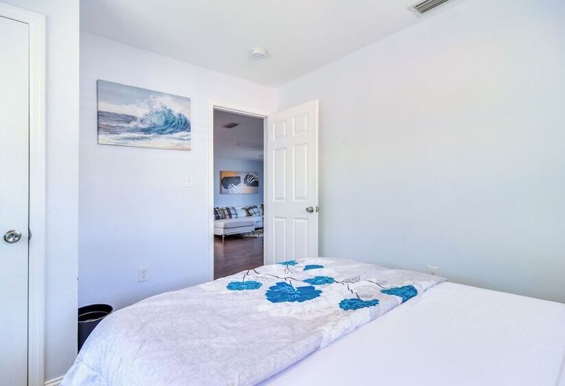 Clearwater Home W/ Fire Pit ~ 5 Mi To Beaches!