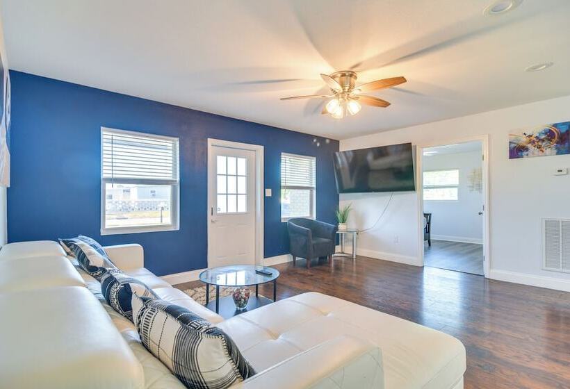 Clearwater Home W/ Fire Pit ~ 5 Mi To Beaches!