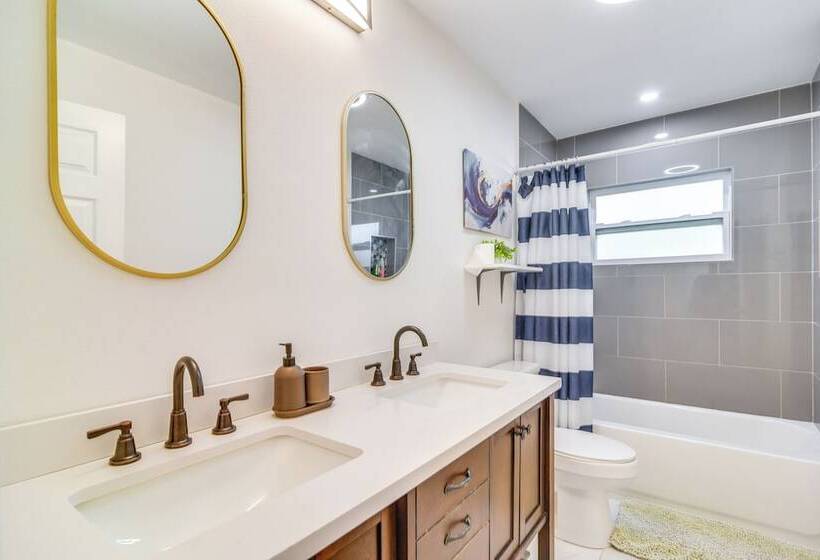 Clearwater Home W/ Fire Pit ~ 5 Mi To Beaches!