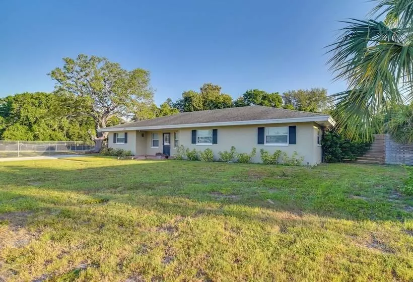 Clearwater Home W/ Fire Pit ~ 5 Mi To Beaches!