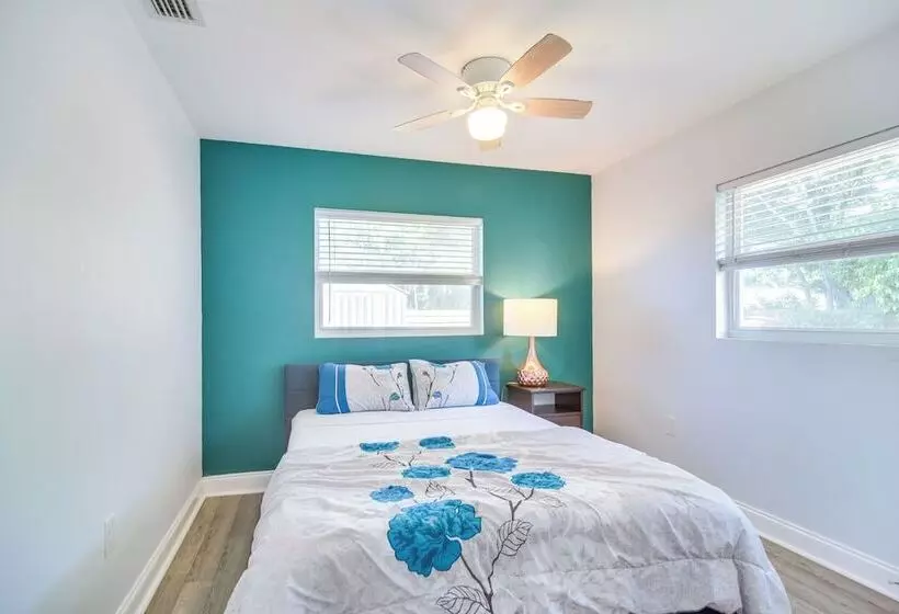Clearwater Home W/ Fire Pit ~ 5 Mi To Beaches!