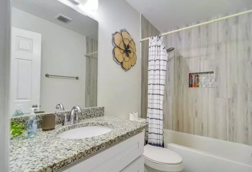 Clearwater Home W/ Fire Pit ~ 5 Mi To Beaches!