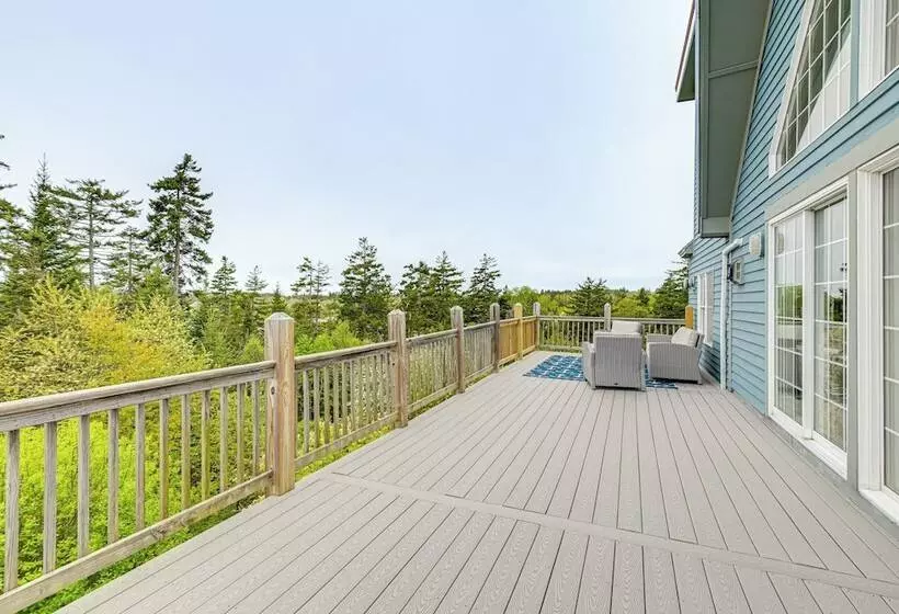 4 Mi To Acadia Trails: Coastal Maine Home W/ Deck