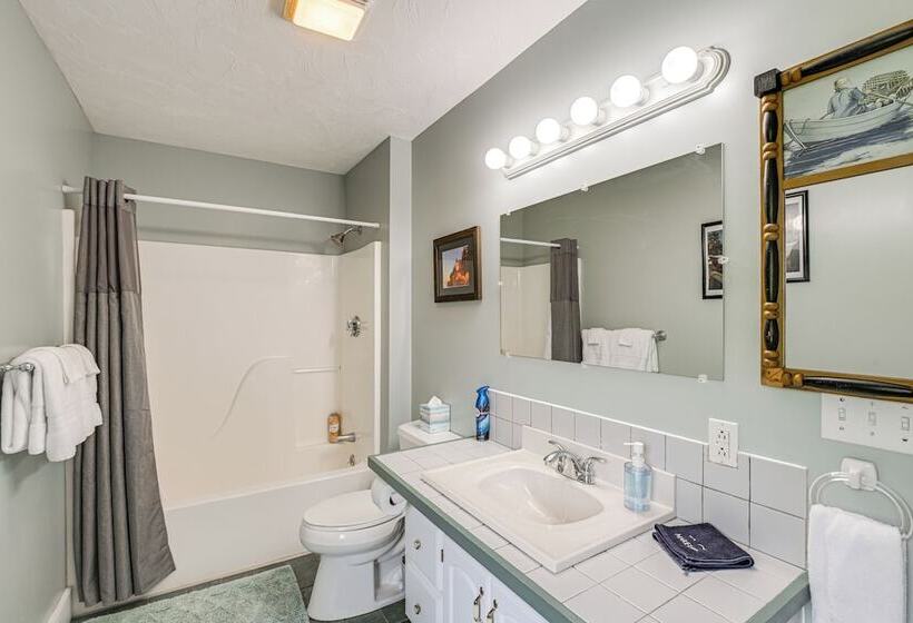 4 Mi To Acadia Trails: Coastal Maine Home W/ Deck