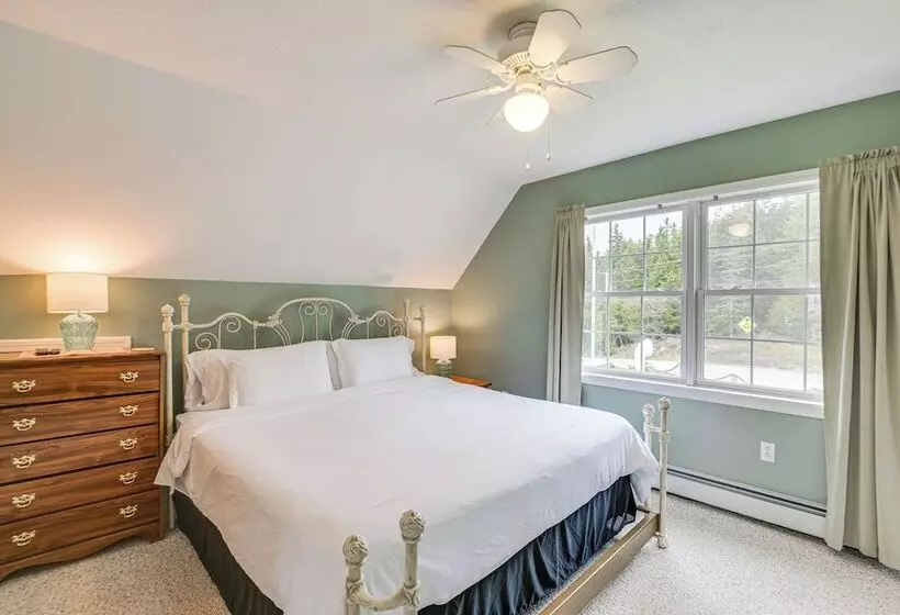 4 Mi To Acadia Trails: Coastal Maine Home W/ Deck