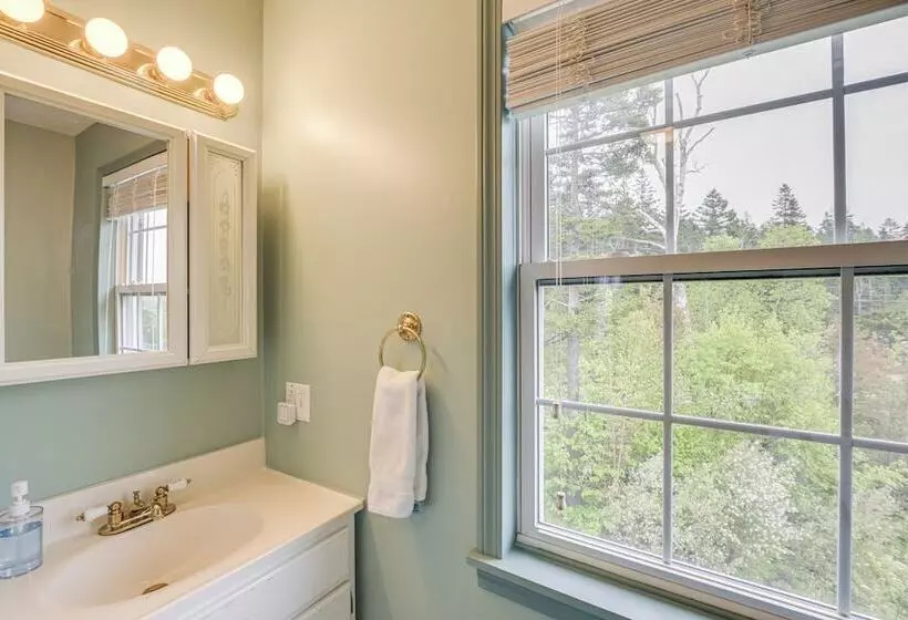 4 Mi To Acadia Trails: Coastal Maine Home W/ Deck