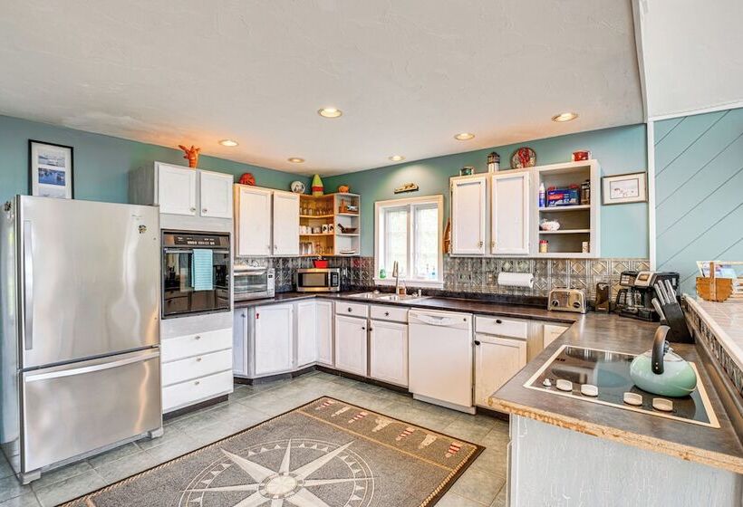 4 Mi To Acadia Trails: Coastal Maine Home W/ Deck