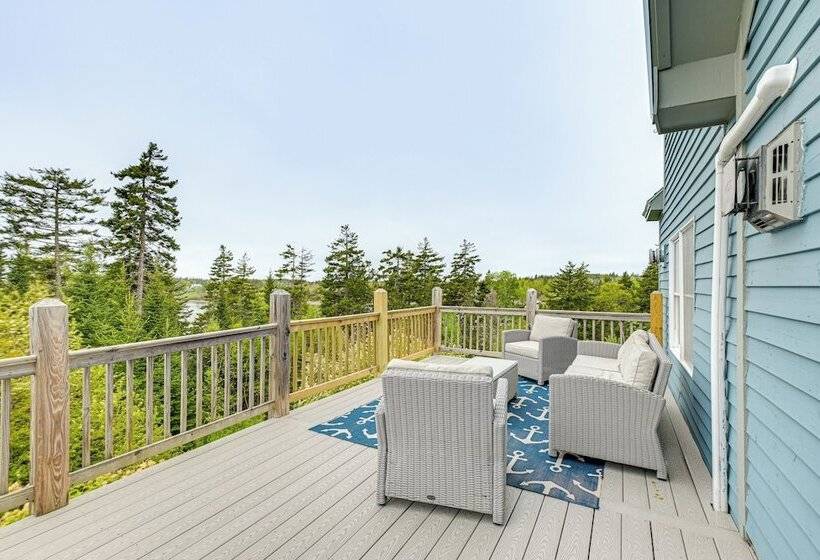 4 Mi To Acadia Trails: Coastal Maine Home W/ Deck
