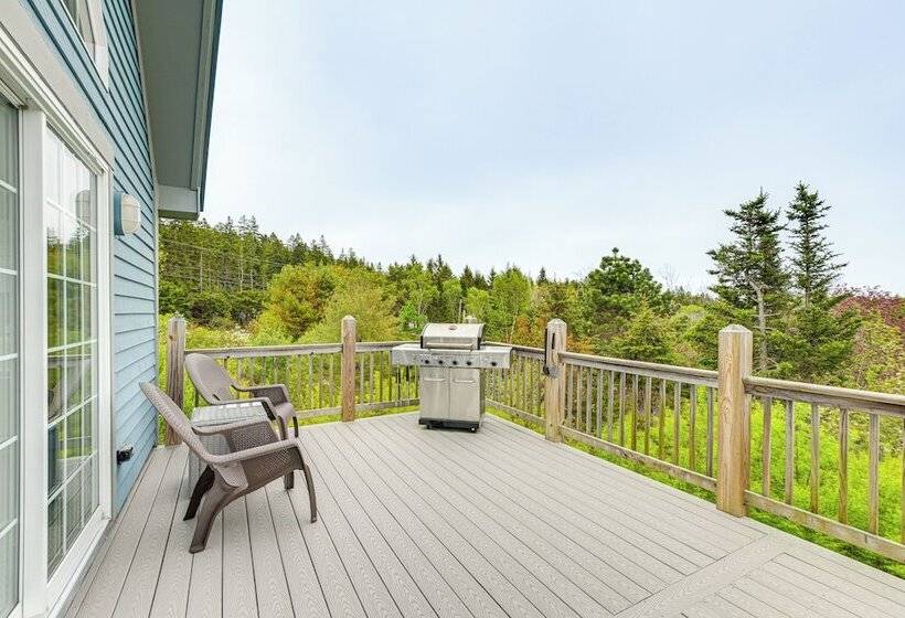 4 Mi To Acadia Trails: Coastal Maine Home W/ Deck