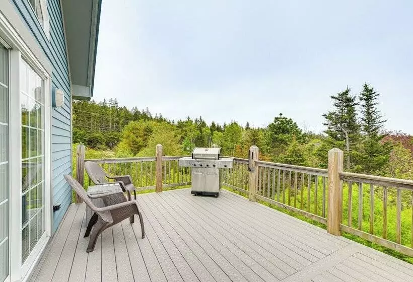4 Mi To Acadia Trails: Coastal Maine Home W/ Deck