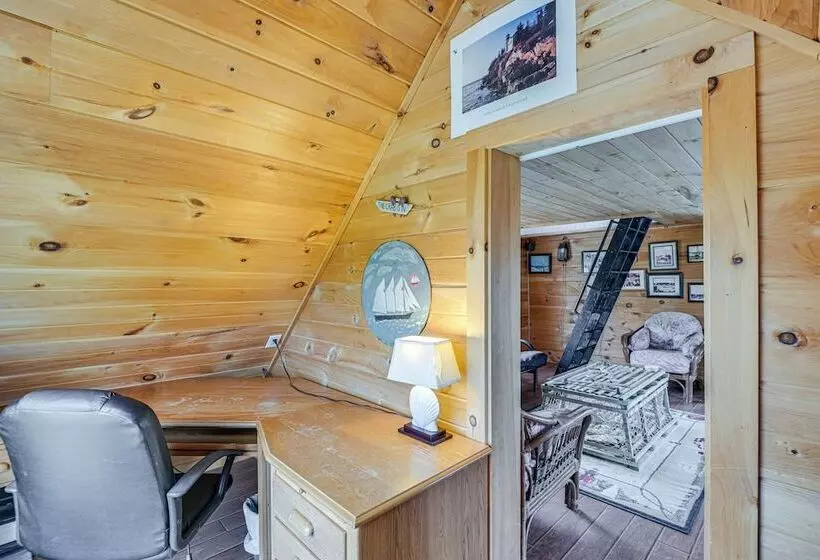 4 Mi To Acadia Trails: Coastal Maine Home W/ Deck