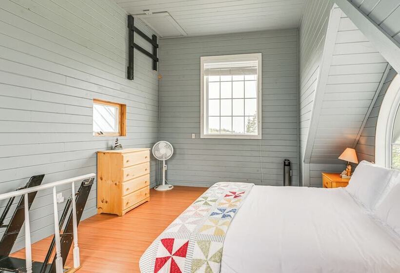 4 Mi To Acadia Trails: Coastal Maine Home W/ Deck