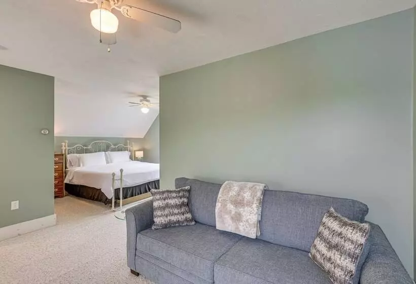 4 Mi To Acadia Trails: Coastal Maine Home W/ Deck