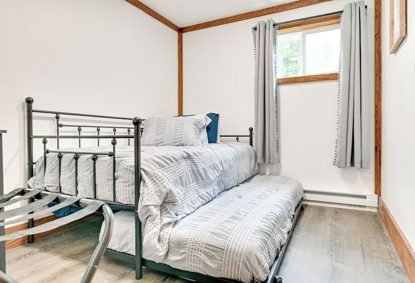 Cozy Catskills Cabin   12 Mi To Windham Mountain!