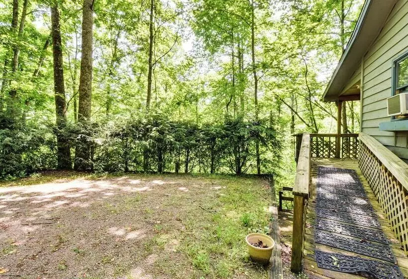 Cozy Franklin Retreat W/ Deck   5 Mi To Downtown!