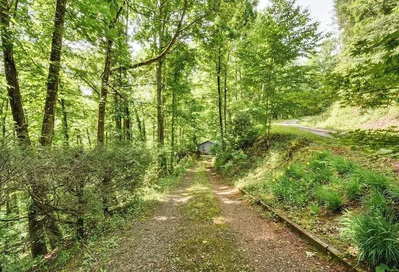 Cozy Franklin Retreat W/ Deck   5 Mi To Downtown!