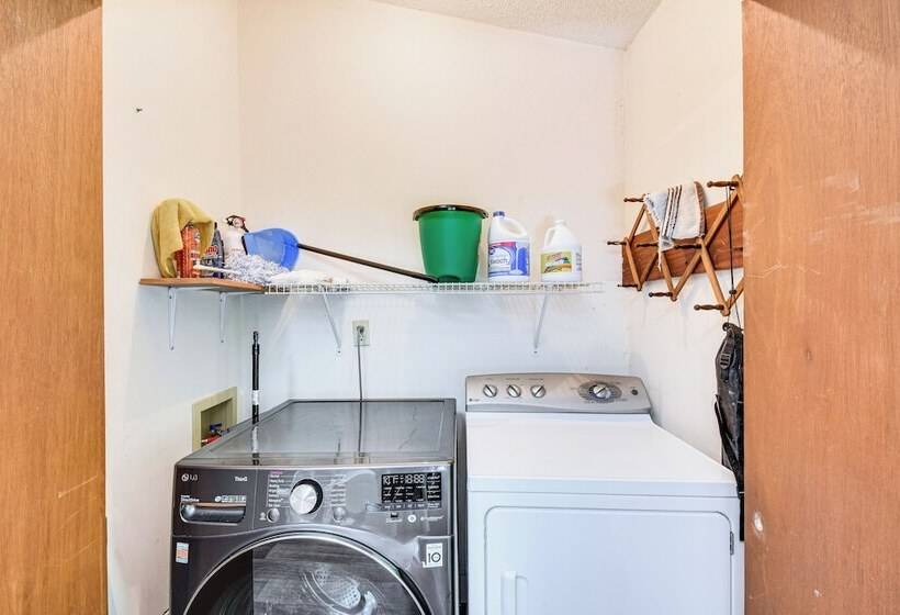 Cozy Franklin Retreat W/ Deck   5 Mi To Downtown!