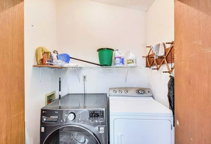 Cozy Franklin Retreat W/ Deck   5 Mi To Downtown!