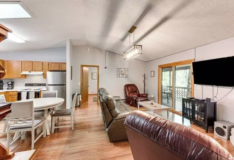 Cozy Franklin Retreat W/ Deck   5 Mi To Downtown!