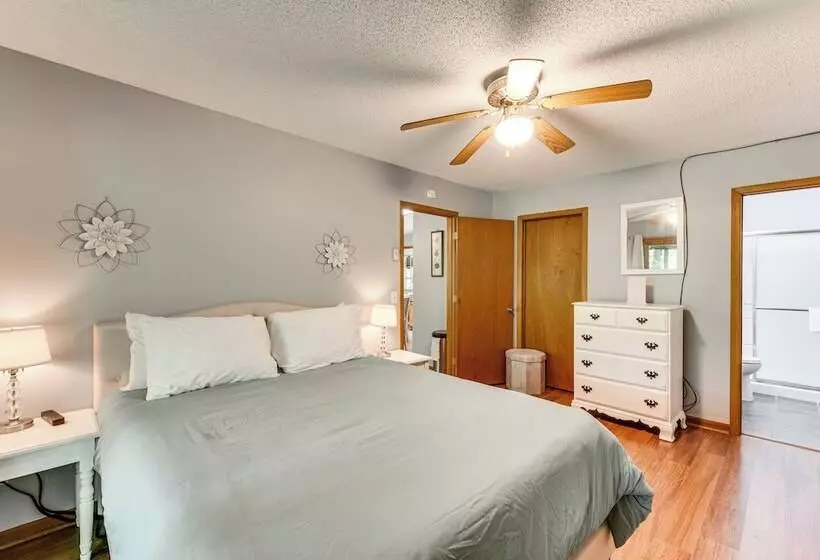 Cozy Franklin Retreat W/ Deck   5 Mi To Downtown!