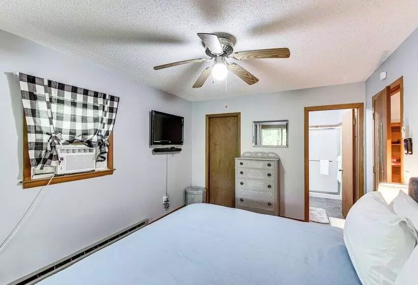 Cozy Franklin Retreat W/ Deck   5 Mi To Downtown!