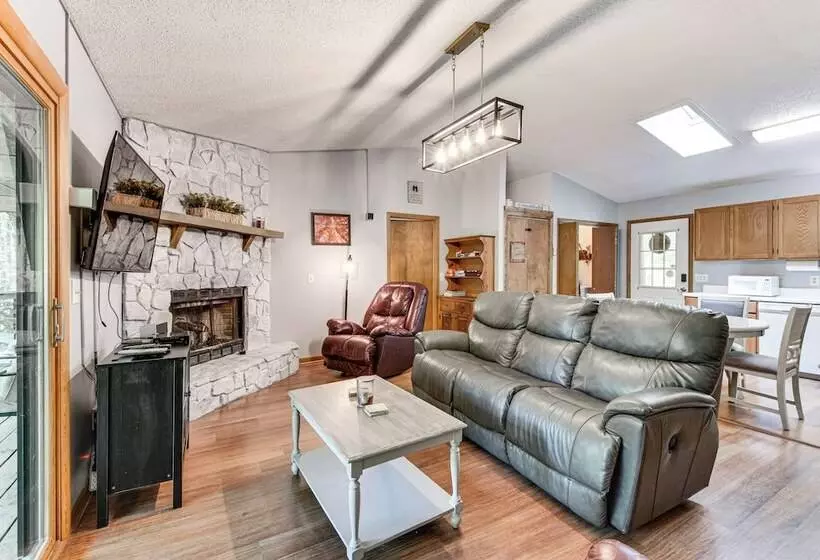 Cozy Franklin Retreat W/ Deck   5 Mi To Downtown!